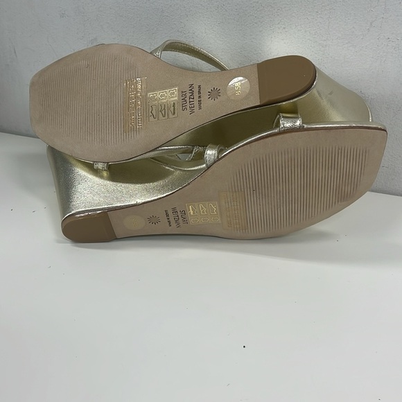 New Stuart Weitzman Strapeze 85 Wedge Sandal in Gold Size 8.5 - Picture 8 of 9